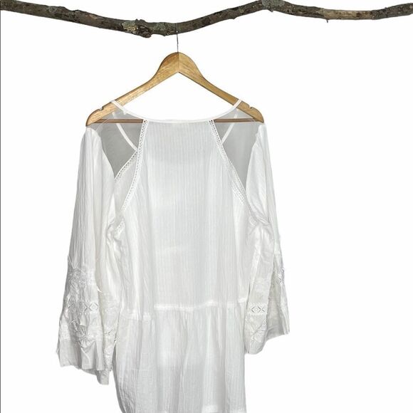 🌸COTTON Top w/ Bell Sleeves & Floral Embellishment - Picture 12 of 12